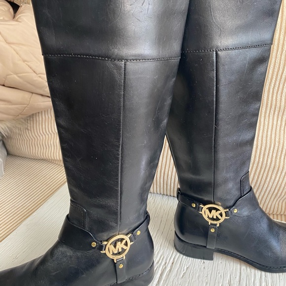 Used Black MICHAEL KORS WOMEN’S boots, size 7. - Picture 2 of 4